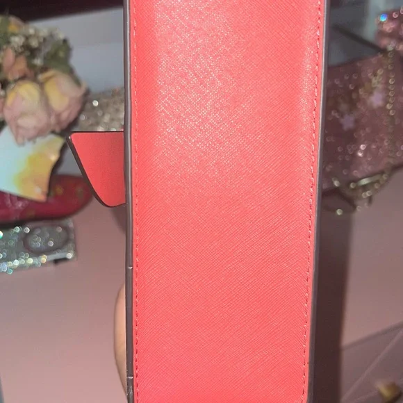 Michael Kors Crossbody Bag with Gold Chain - Picture 6 of 7